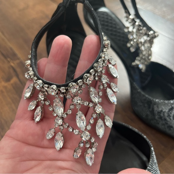 Valerie Stevens Gorgeous Silver & Black Heels - Picture 4 of 6